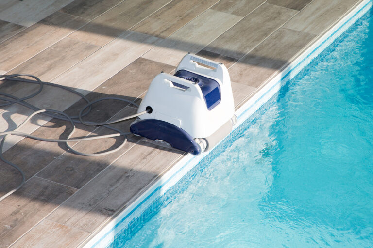 Robot piscine entretient Leyrieu
