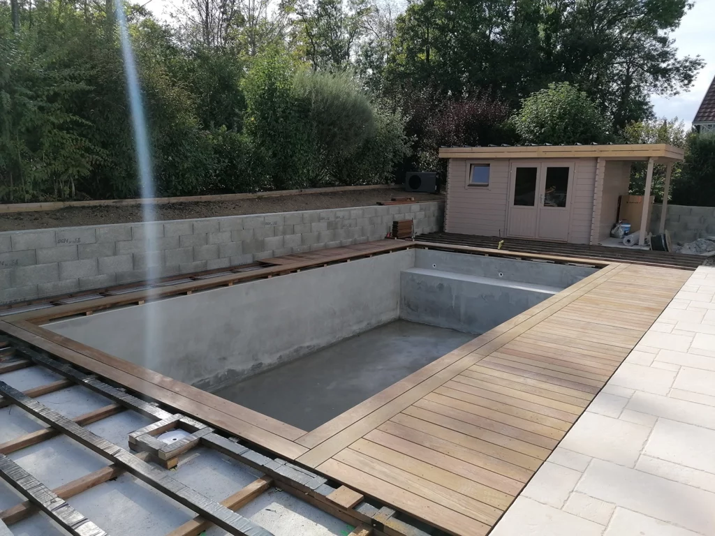 Chantier Boulogne - Annecy- Piscine 8.5x4.5 - terrasse et mur-5