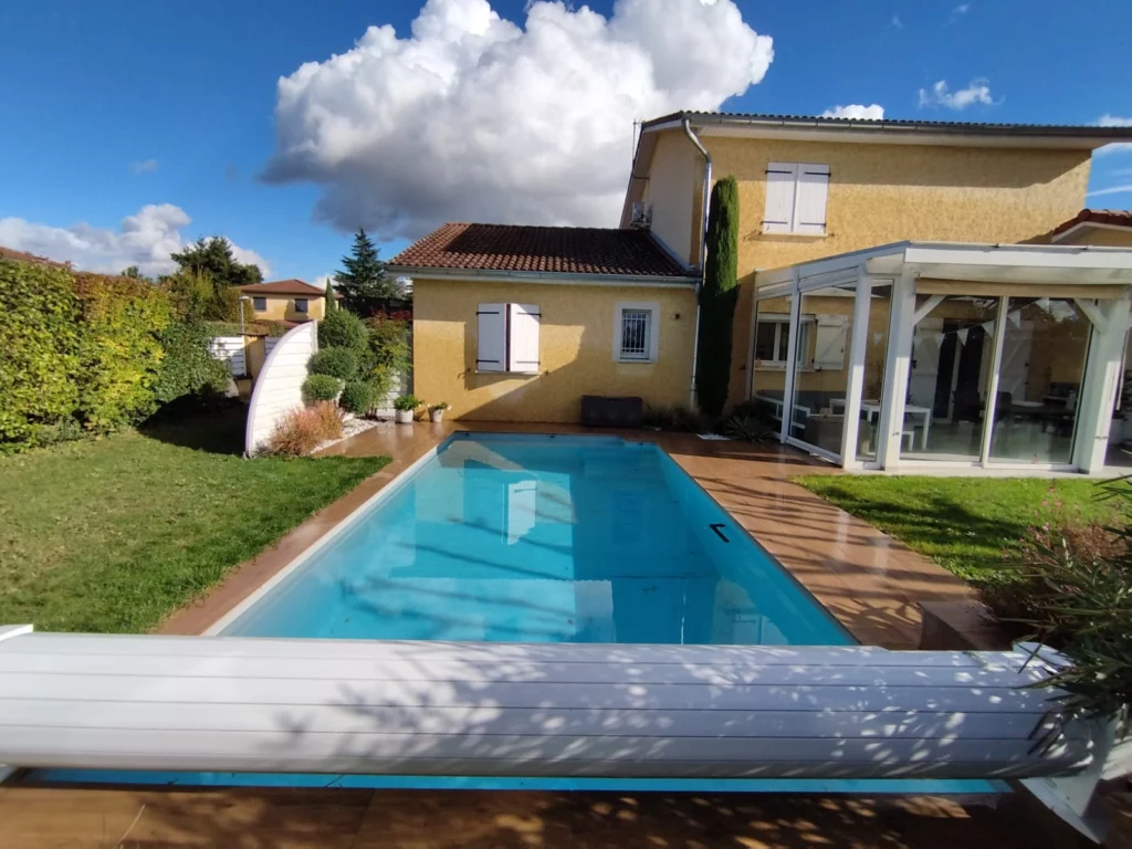 Piscine et rénovation d'une terrasse Saint Romain de Jalionas